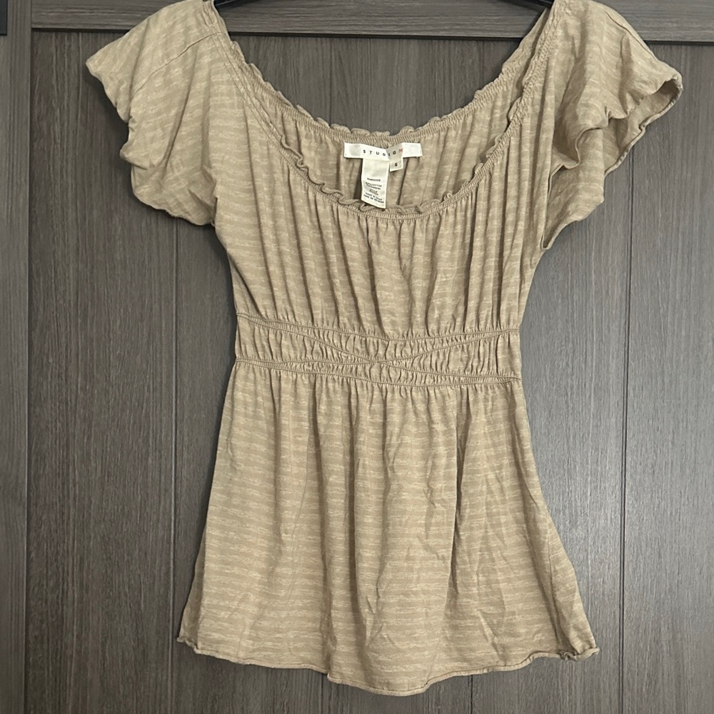 Euc studio m Women's Beige Striped flowy top with cinched waist size small